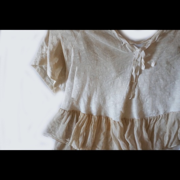Elizabeth and James Cream Top with Ruffle Bottom - Picture 3 of 4